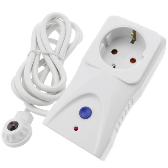 Stand-by moordenaarstekker met drukknop en infrarood voor energiebesparing