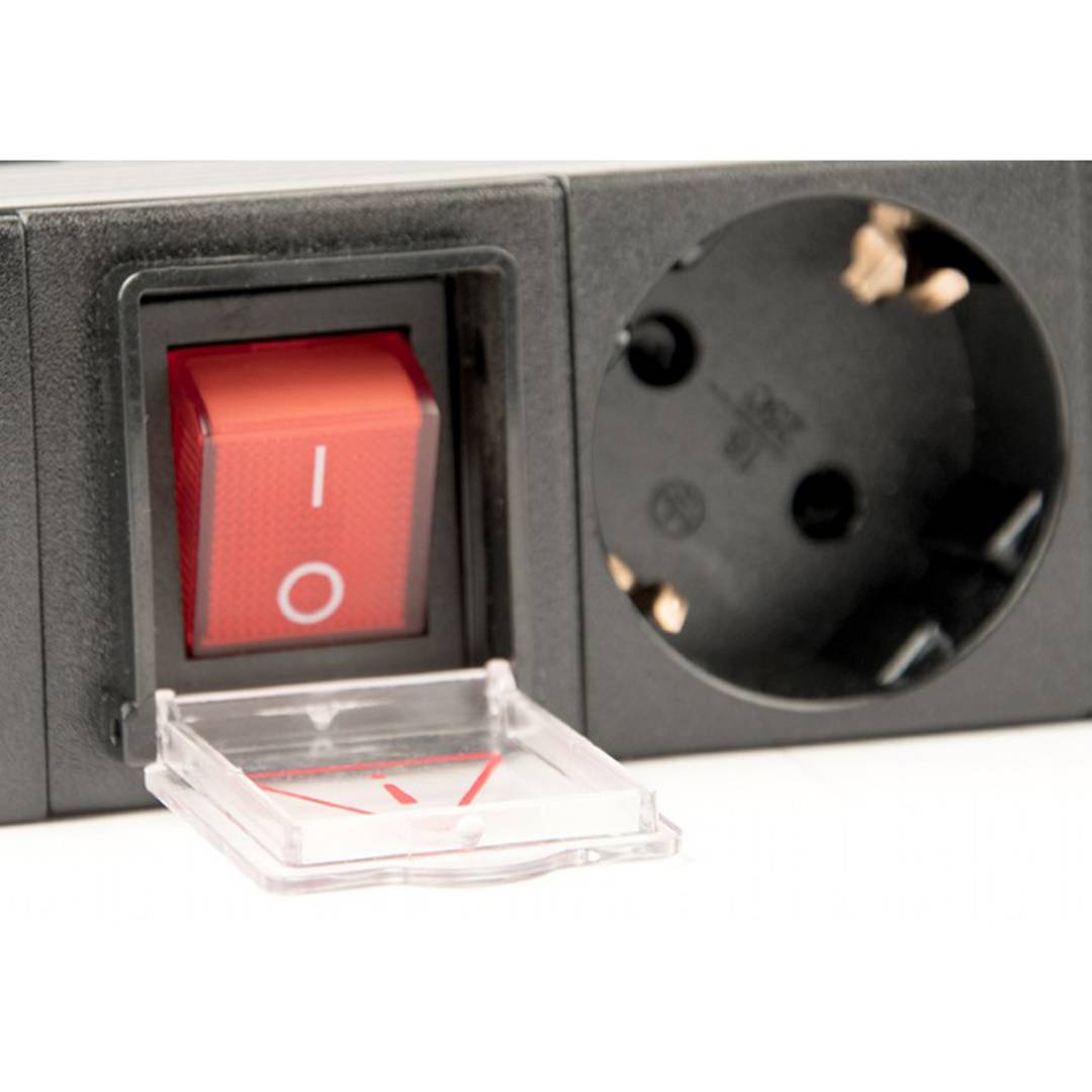 Gembird PDU 8 Schuko 1HE 10A Stromverteilerleiste mit 3 Meter Kabel und C14 Stecker EG-PDU-014-C14