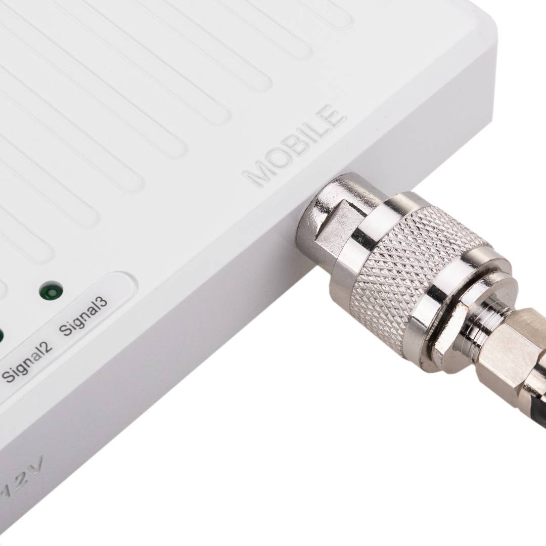 Amplifier repeater GSM 3G 900MHz 1800MHz 2100MHz 70dB with antennas and cables