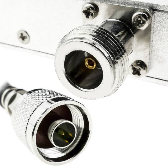 Repetidor amplificador LTE 4G 800MHz 2600MHz 75dB amb antenes i cables