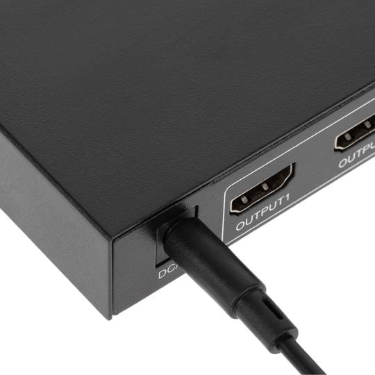 Selector y multlipicador HDMI de 2 entradas a 8 salidas 4K