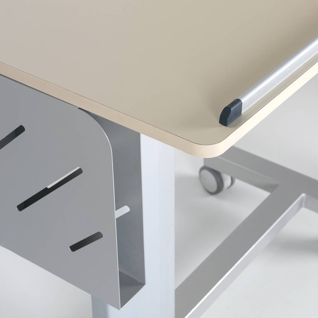 Tavolino regolabile in altezza e angolazione con rotelle e piccolo piano estraibile per centri medici Nitrocare BST-05
