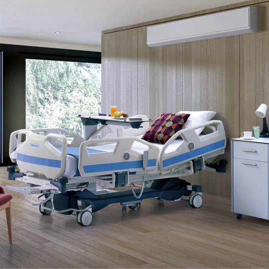 Intensiv-Krankenhaustrage Nitrocare HB 8000 mit vier Motoren und Hebemechanismus