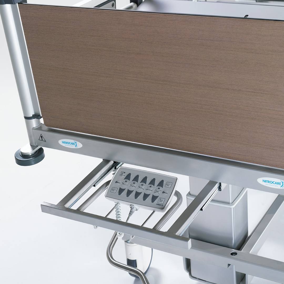 Nitrocare HB 5220 viermotoriges Klinikbett mit HPL-Liegefläche