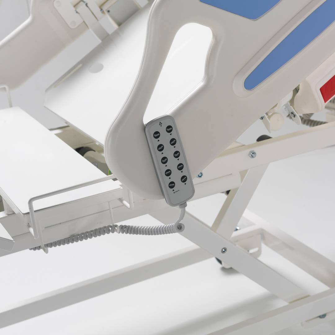 Cama de hospital Nitrocare HB 6460 de quatro motores com superfície de metal
