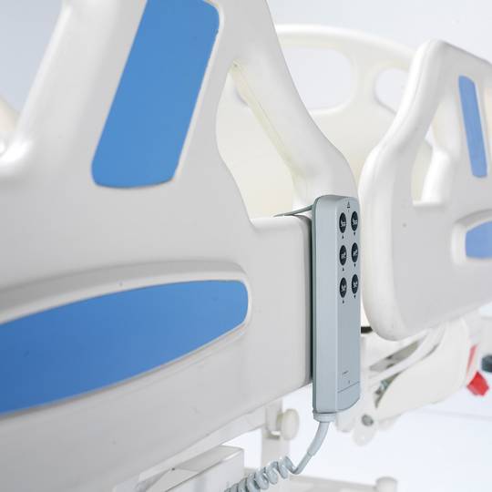 Cama de hospital pediátrica Nitrocare HB 2420P bimotor com superfície de alumínio HPL