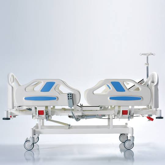 Cama de hospital pediátrica Nitrocare HB 2420P bimotor com superfície de alumínio HPL