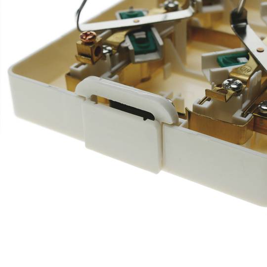 Base de 6 endoll schuko 16A 250V 3680W TT 98 x 158 x 42 mm