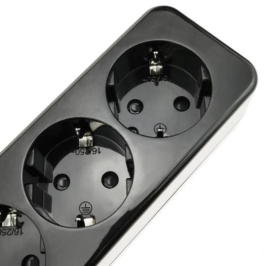 Wtyczka 4 schuko 16A 230V czarna z przełącznikiem i kablem 1,5 m