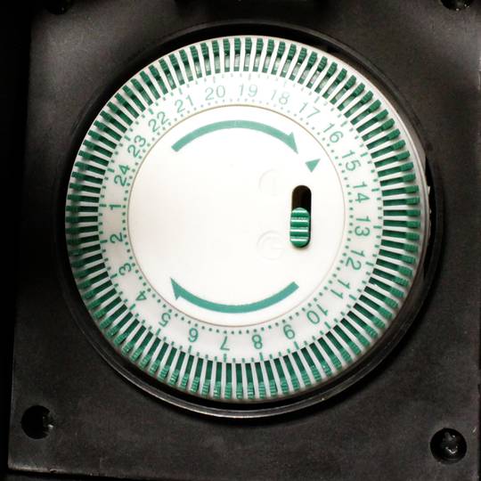 Regleta d'endolls IP44 2 schuko 16A 250V i programador per a jardí