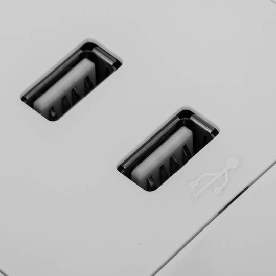 Base presa 2 x USB 80x80mm A femmina per l'incorporamento