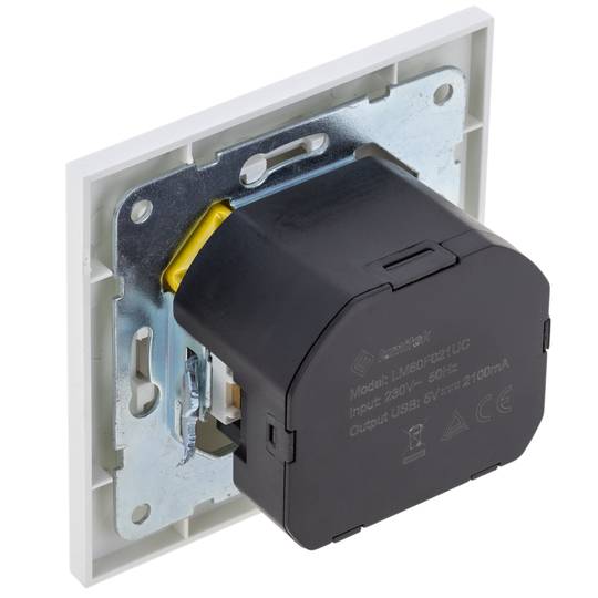 Base de enchufe schuko con USB A hembra 80x80mm para empotrar