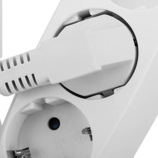 Plug adapter multiplier schuko triple white