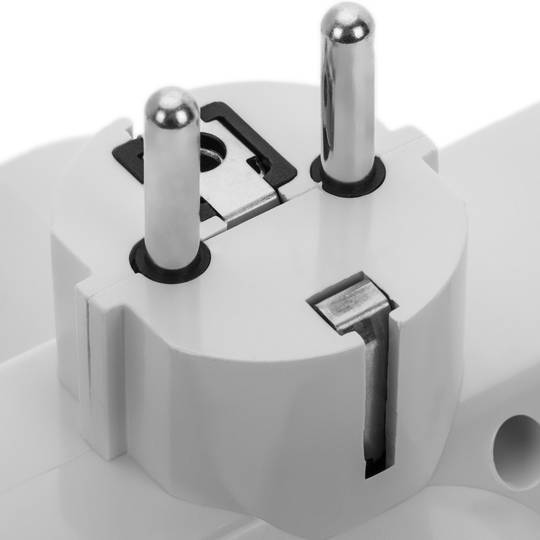 Multiplier pin plug quadruple schuko white