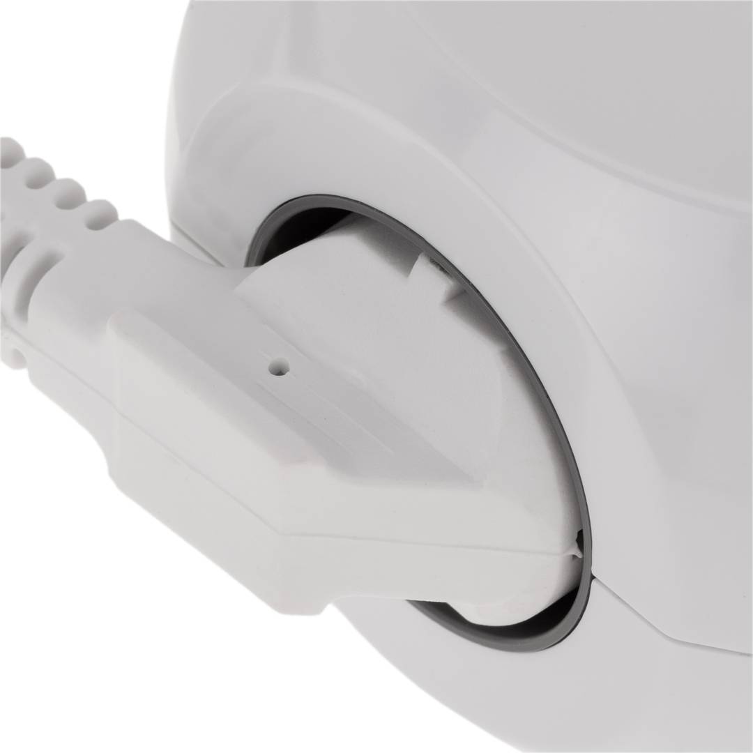 3-socket Schuko socket with 2 USB ports and 2 USB-C white cube sockets