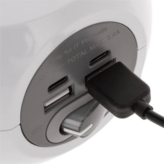 Base de 3 endolls schuko amb 2 ports USB, 2 USB-C i càrrega sense fil tipus cub blanc