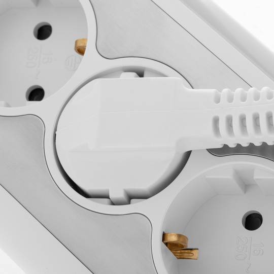 Bloc multiprises de table avec 3 prises Schuko avec 1 port USB et 1 port USB-C blanc