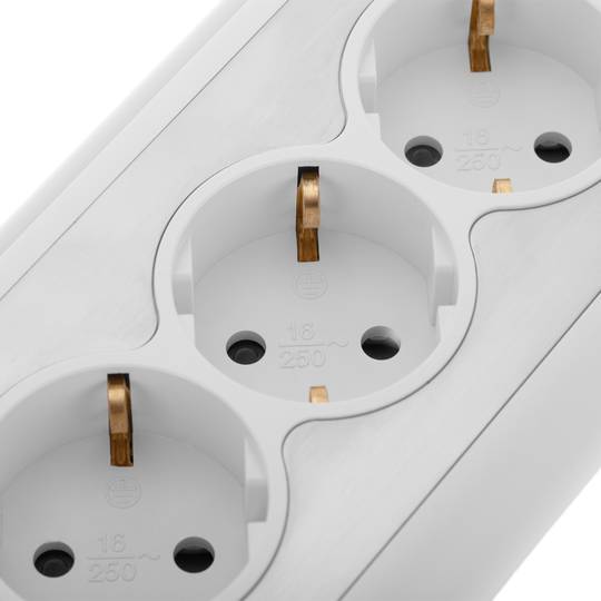 Bloc multiprises de table avec 3 prises Schuko avec 1 port USB et 1 port USB-C blanc