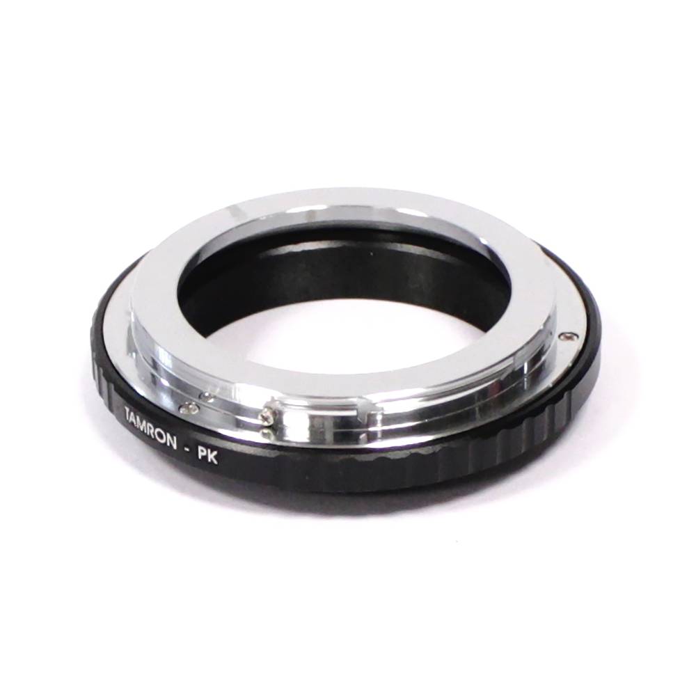 Befestigen Sie den Adapter Pentax PK an Tamron