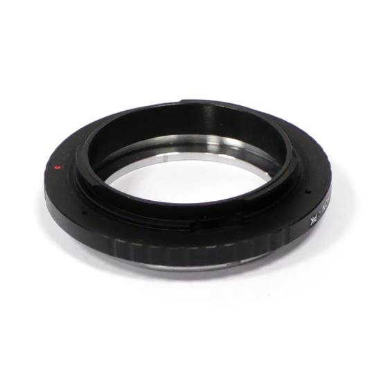 Befestigen Sie den Adapter Pentax PK an Tamron