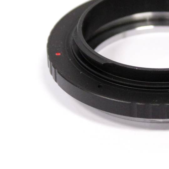 Befestigen Sie den Adapter Pentax PK an Tamron