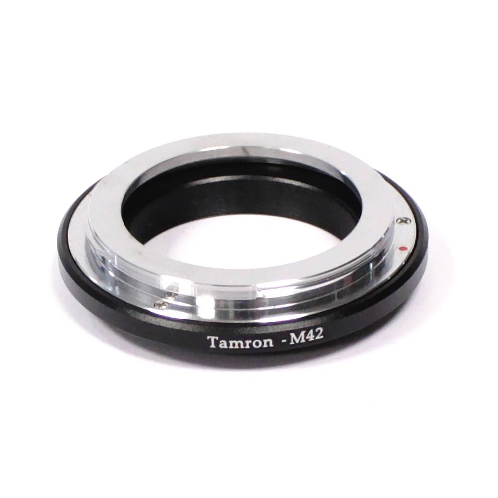 Montieren Sie den Adapter M42 an Tamron