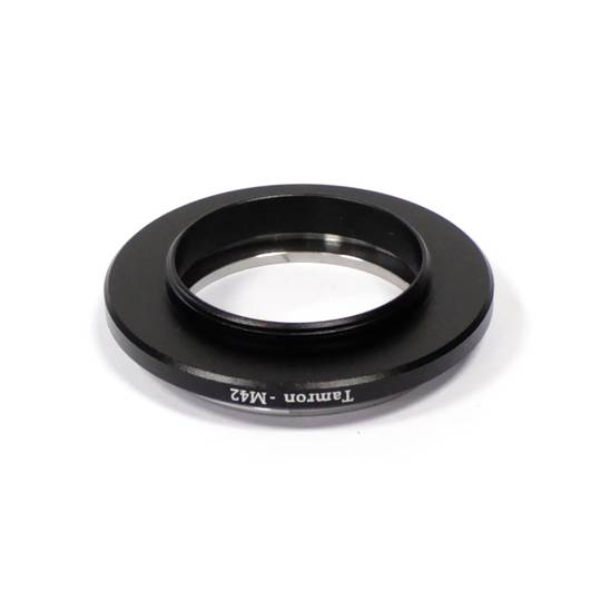 Montieren Sie den Adapter M42 an Tamron