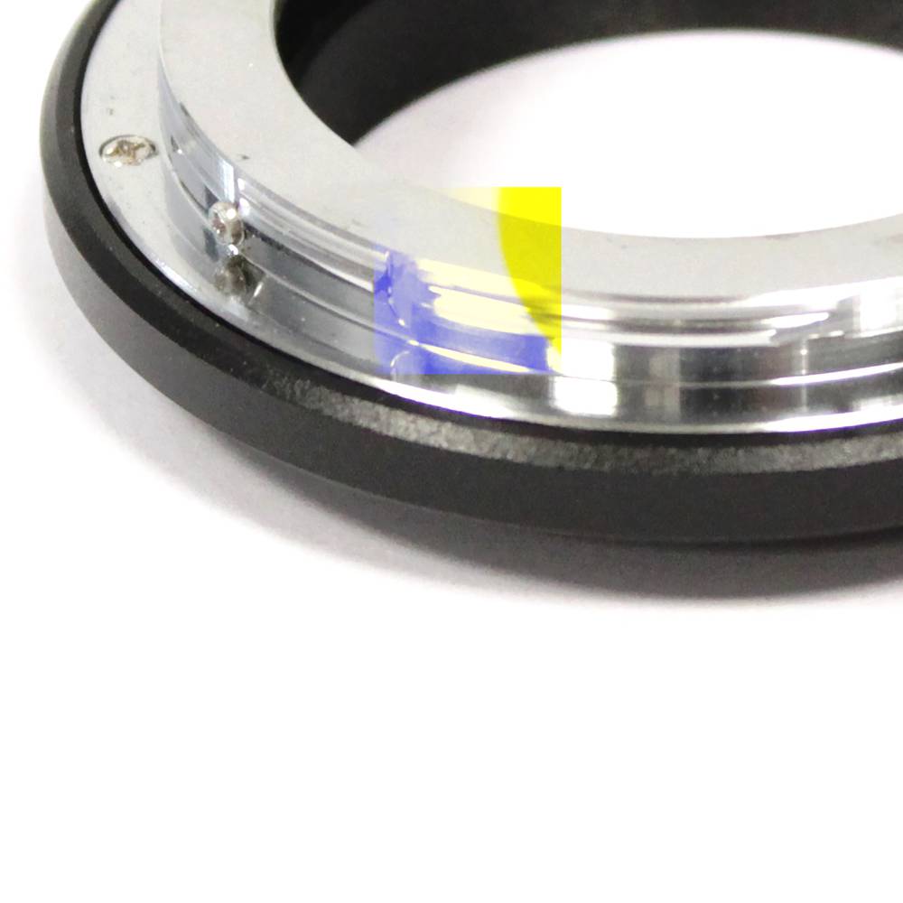 Montieren Sie den Adapter M42 an Tamron