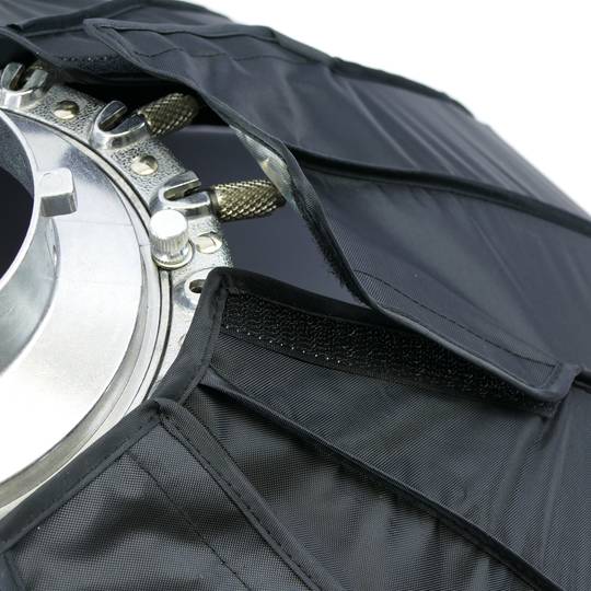 Parabolic white softbox 120cm with honeycomb grid and 16 rods for studio illumination