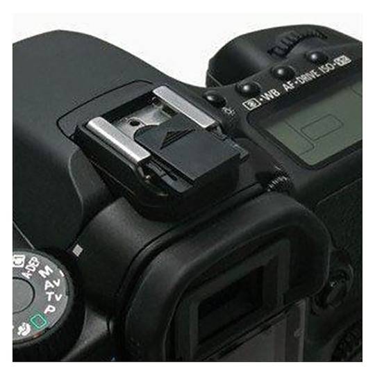 Universal socket cover for flash
