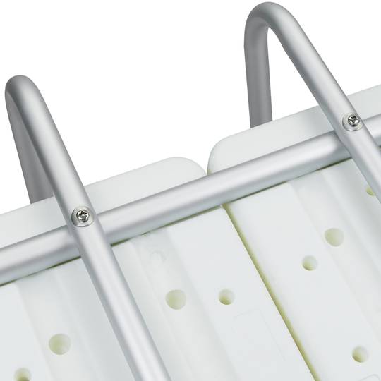 In hoogte verstelbare antislip badkuipzitting met armleuningen voor senioren