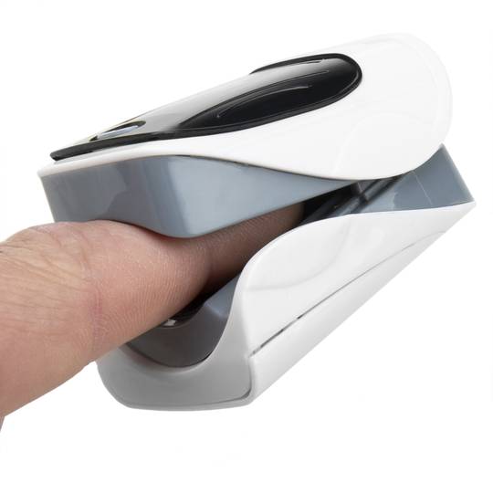 Fingertip oximeter for oxygen saturation and heart rate measurement with OLED display