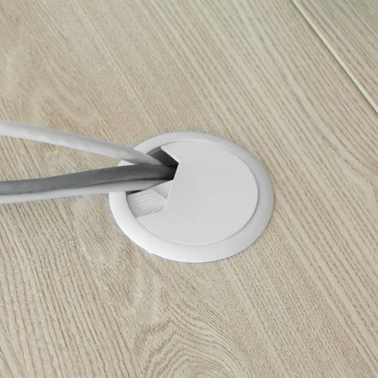 Partia 20 okrągłych dławików kablowych do zmieszczenia w białym stole i średnicy 53 mm