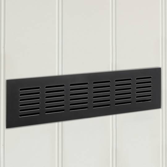 Kratka wentylacyjna do podstawy aluminiowej 300x60mm w kolorze czarnym