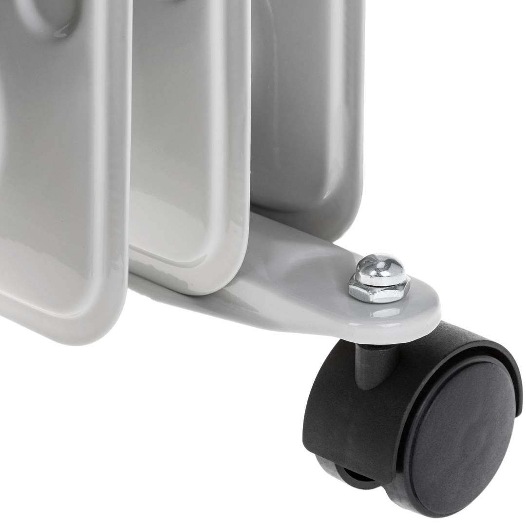 7-element oil radiator with thermostat and 1500W power with wheels