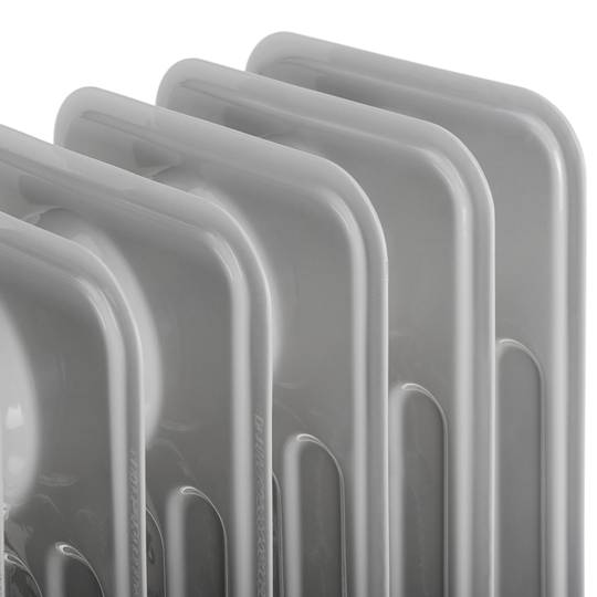 7-element oil radiator with thermostat and 1500W power with wheels