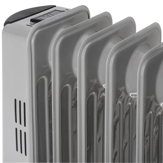 7-element oil radiator with thermostat and 1500W power with wheels
