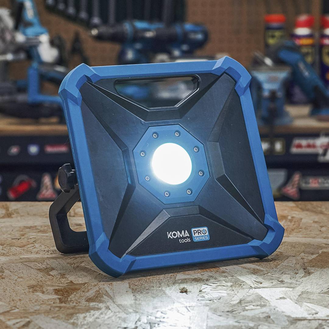 20W LED spotlight with 1800 lumens KOMA Tools 08755