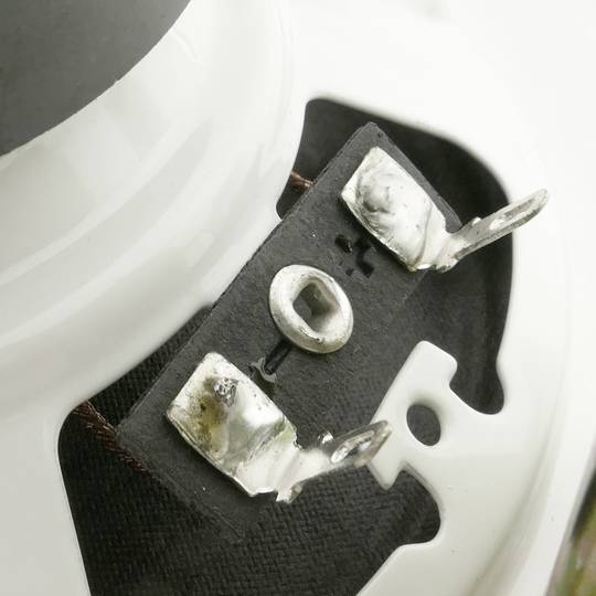 Multimediaspelerversterker met ingebouwde plafondluidsprekers