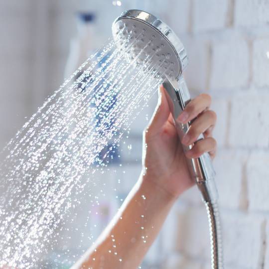 Carxofa mòbil 242mm per a dutxa cromat amb sistema anticalç, estalvi d'aigua i 3 funcions