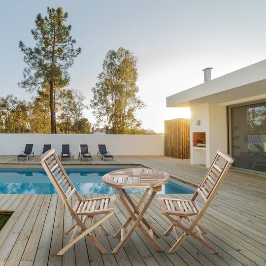 Set ronde tafel 66 cm en 2 stoelen voor buitentuin in gecertificeerd teakhout