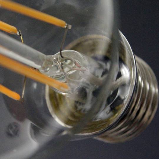 Bombeta LED A60 E27 230VAC 4W llum càlida tipus clàssica amb filaments tipus A