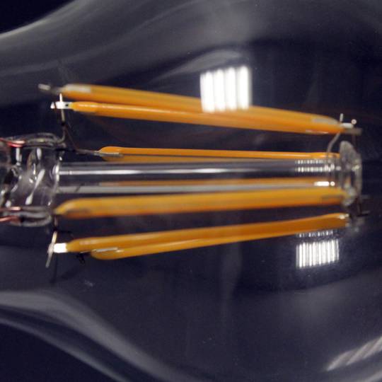 LED-lamp A60 E27 230VAC 6W warm licht klassiek type met filamenten type A