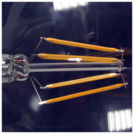 Lampadina a LED G125 E27 230VAC 4W luce calda tipo vintage con filamenti