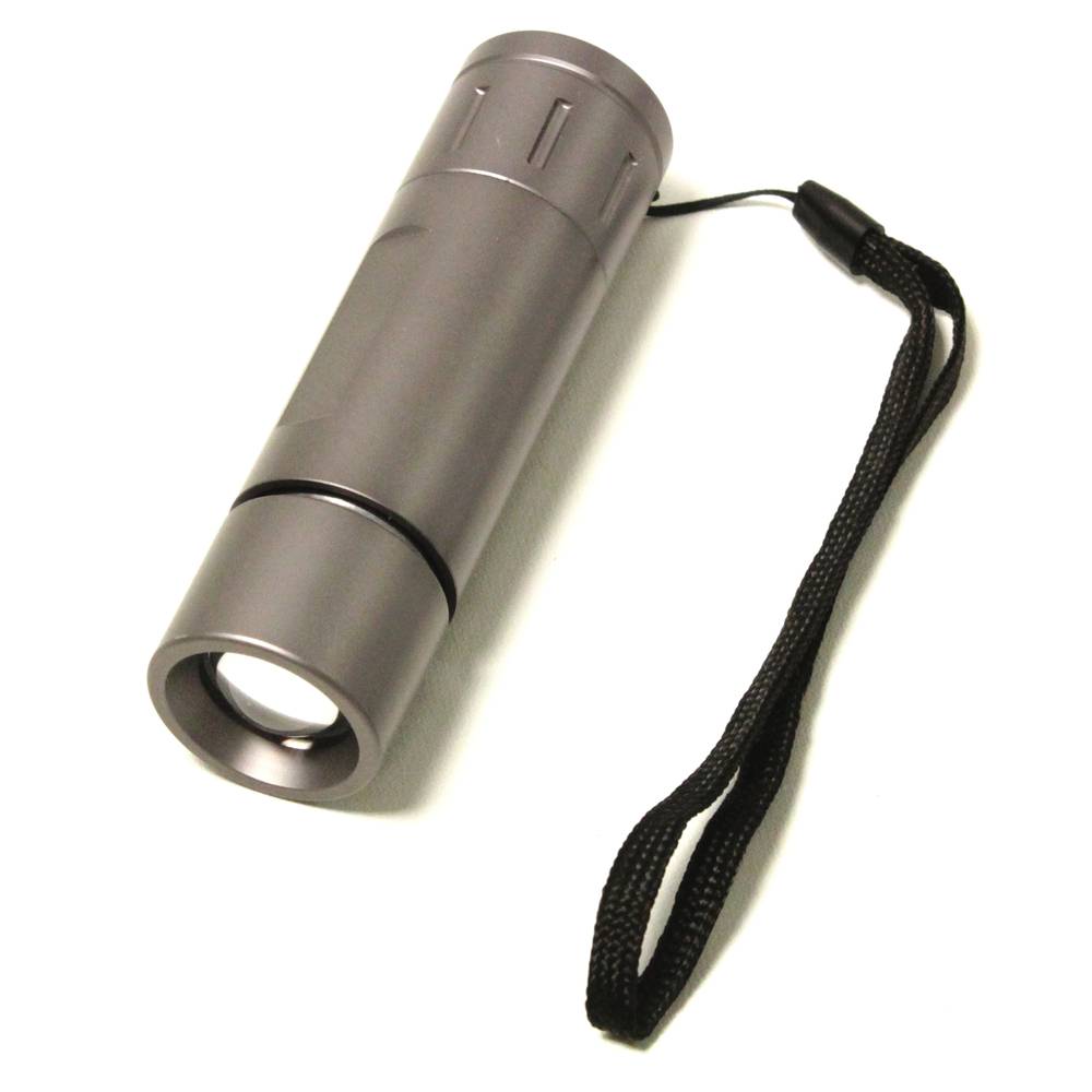 Traditionele en tafellantaarn gemaakt van grijs aluminium