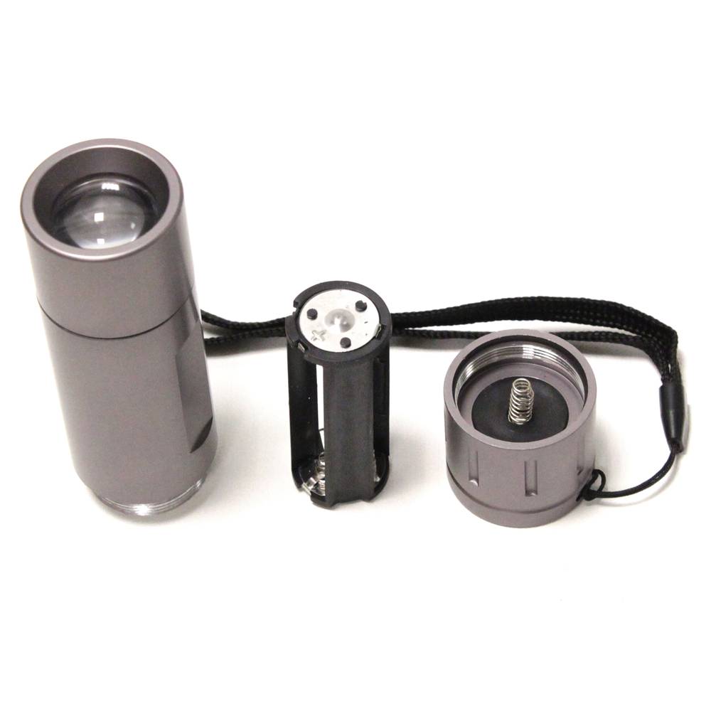 Traditionele en tafellantaarn gemaakt van grijs aluminium