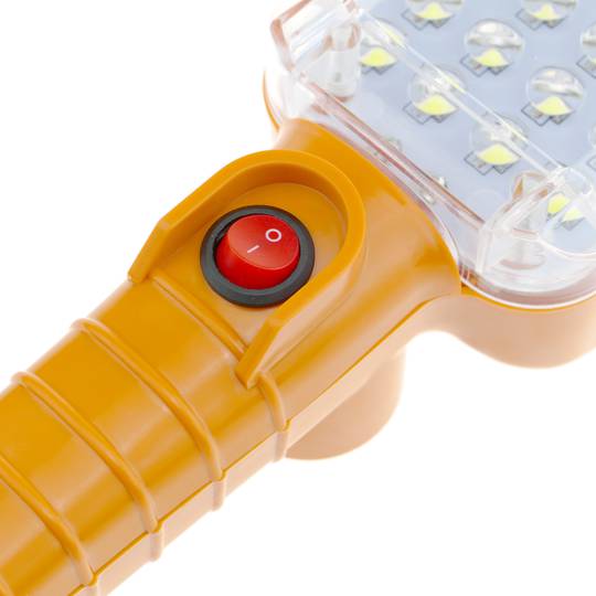 Linterna portátil recargable de 2040 lumens con imán y gancho