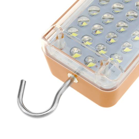 Linterna portátil recargable de 2040 lumens con imán y gancho