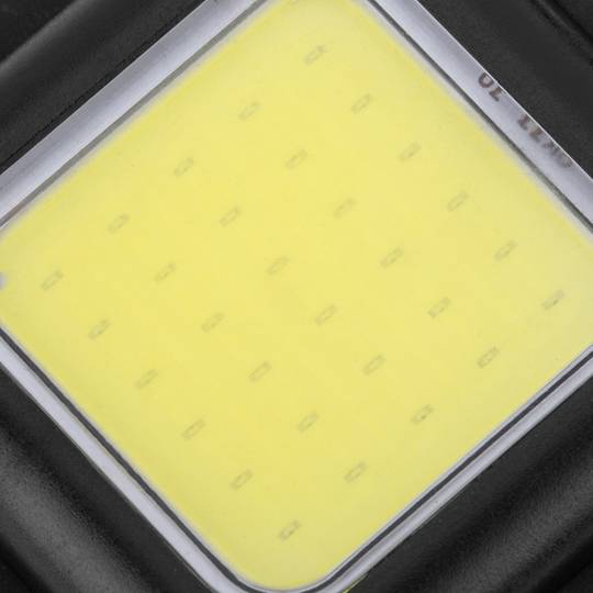 Mini torcia LED ricaricabile con moschettone, 5W e 450 lumen, ideale per il campeggio, escursioni o laboratori