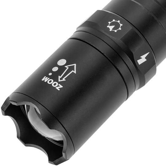 Llanterna LED tàctica d'alta potència IP44 de 10W amb bateria recarregable